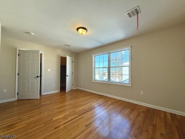 Building Photo - 623 Magnolia Ave