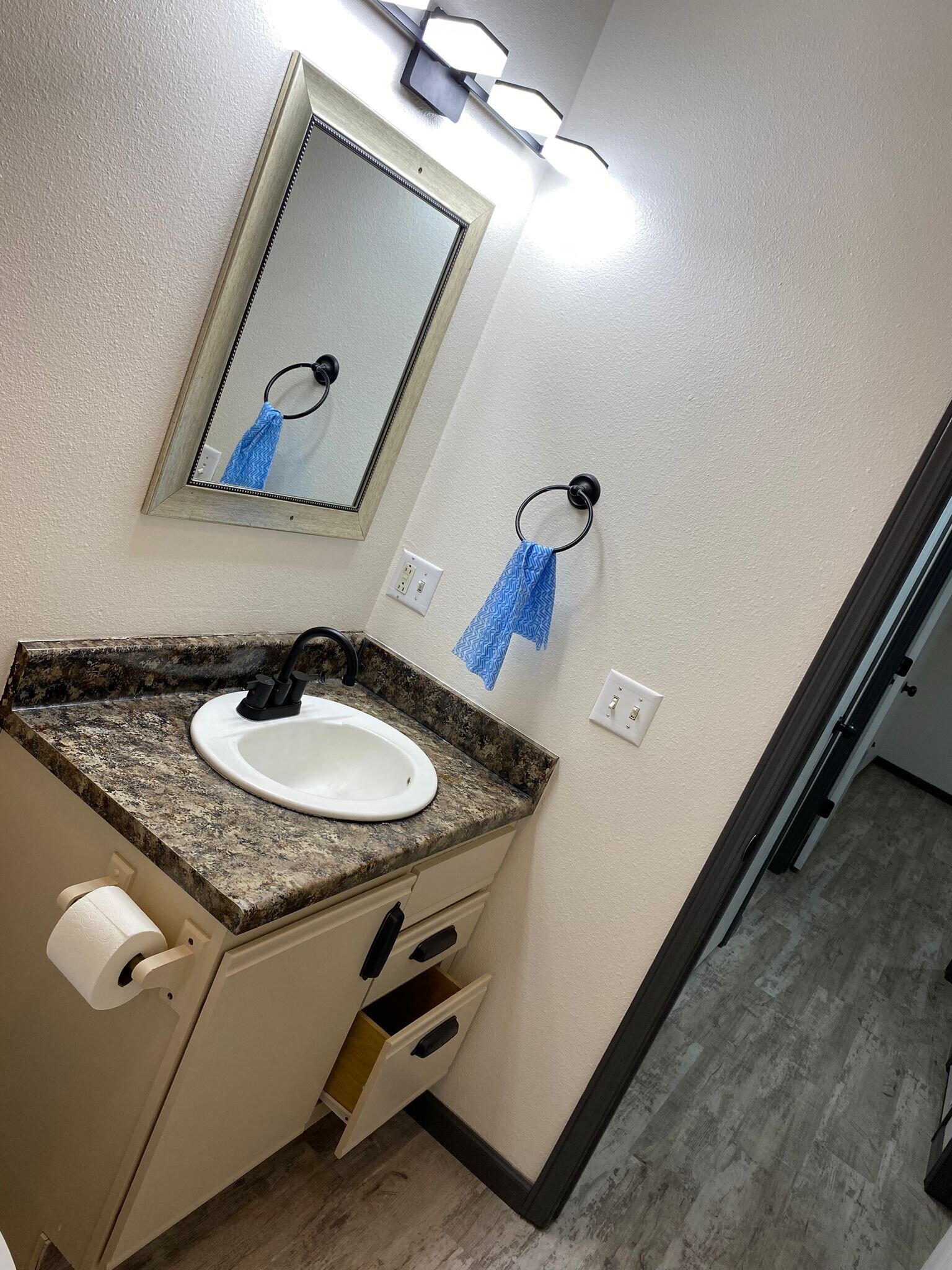 Building Photo - 2802 Maralane Ave