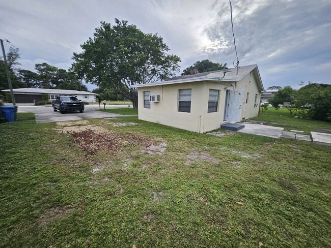 Building Photo - 2121 NW 28th St