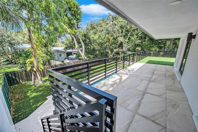 Building Photo - 11340 SW 74th Ct