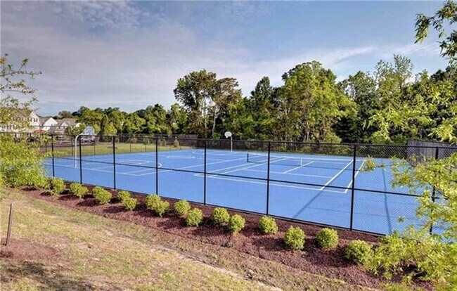 Building Photo - 3 bedroom/2.5 bathroom - Weatherly At Whit...