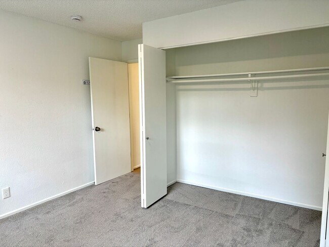 Building Photo - 331 SE 146th Ave