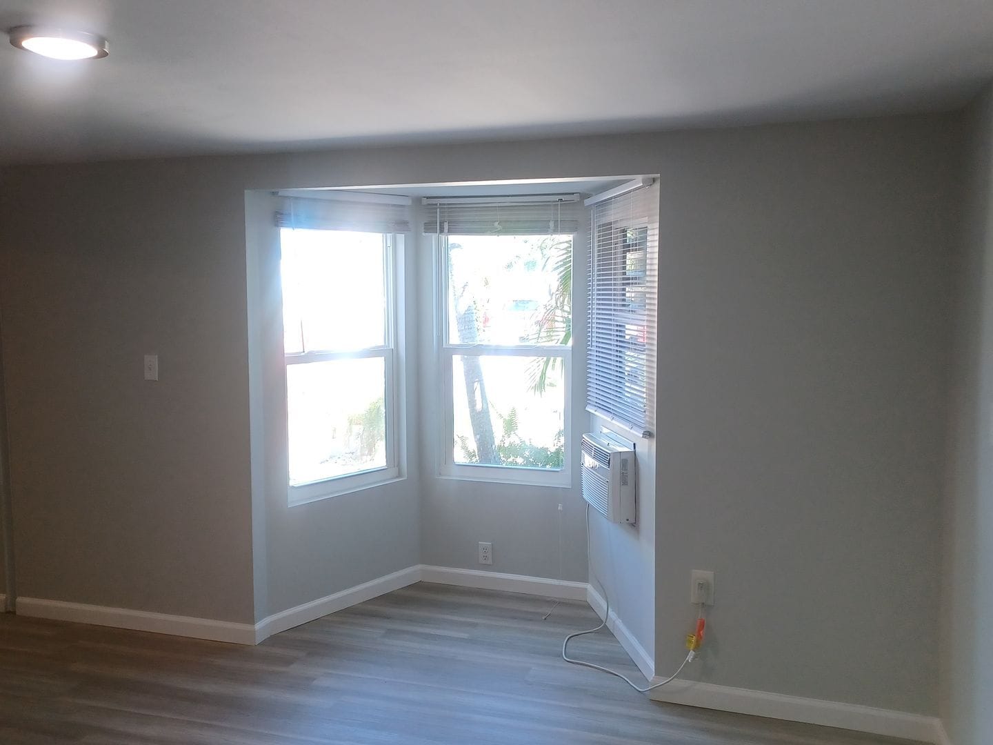 Building Photo - COMING EARLY JUNE: ISLAND LIVING IN BOKEELIA: 1 BD / 1.5 BR Front Screened Lanai