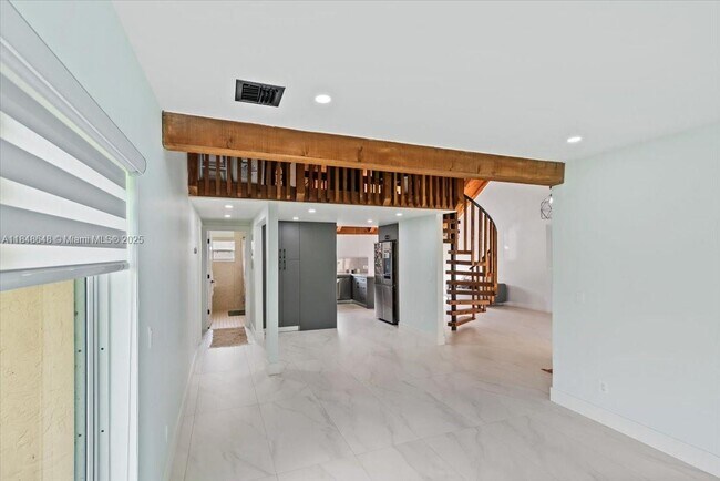Building Photo - 8920 Crescent Dr