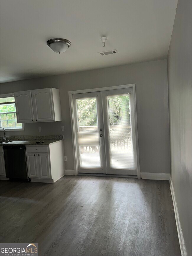 Building Photo - 1240 Pinedale Cir NW