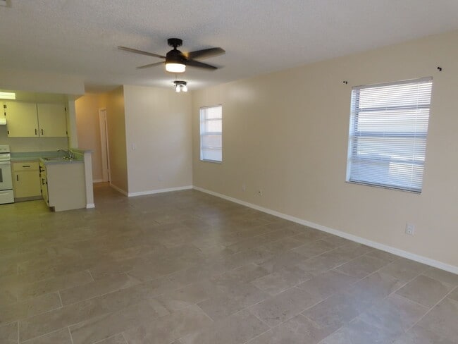 Building Photo - Clermont 2/2 Duplex with Lakeview