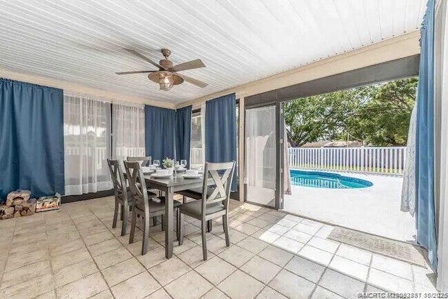 Building Photo - 2550 SE Calais St