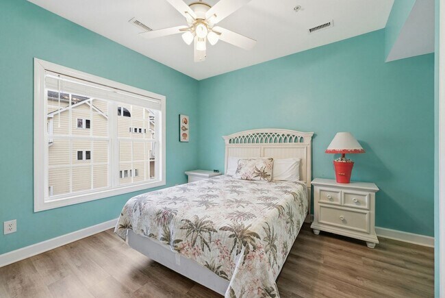 Building Photo - 5BR, 4BA Townhome - Pet Friendly with Beach Views *SEASONAL RENTAL*