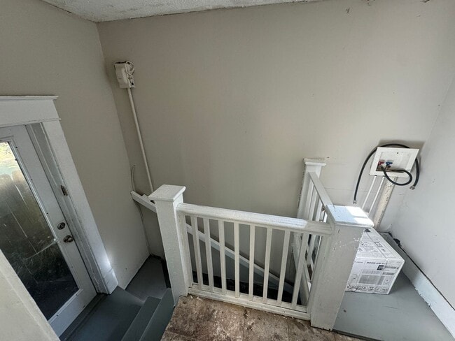 Building Photo - Nice 3 bedroom 1 bathroom House