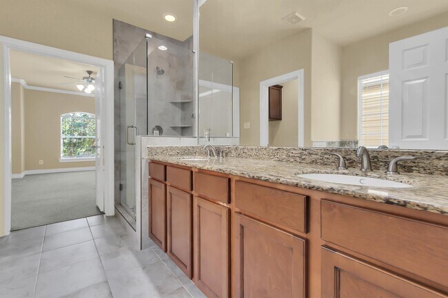 Building Photo - 9006 Lakes at 610 Dr