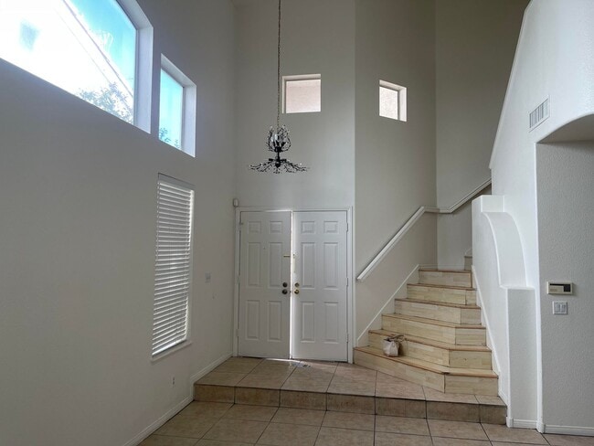 Building Photo - SUMMERLIN HOME WITH 5 BEDROOMS (INCLUDE SOME UTILITIES)