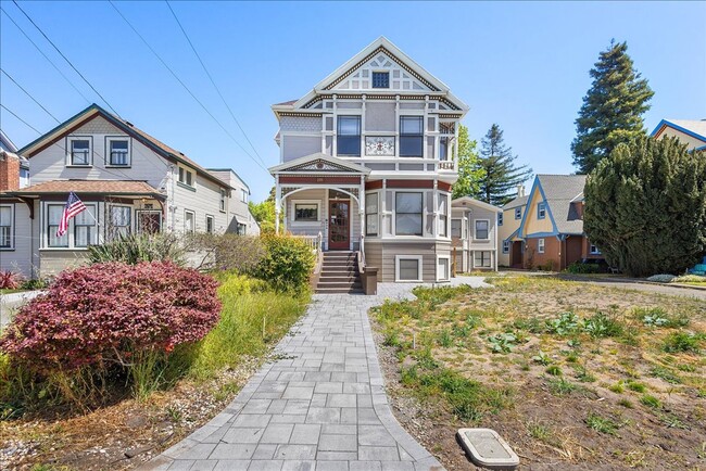 Primary Photo - 2111 Buena Vista Ave