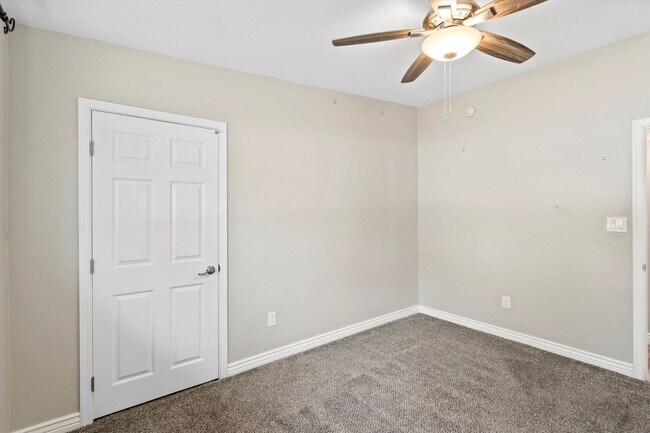 Building Photo - Charming home located in Indian Ridge Esta...