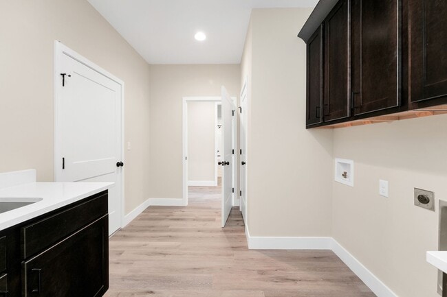 Building Photo - Hickory Village 55 Plus, LLC - 3700 E Cherry St Springfield, MO 65809