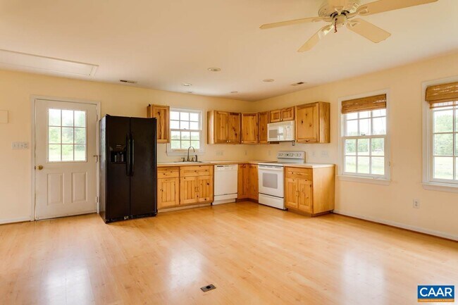 Building Photo - 1522 Oak Hill Ln