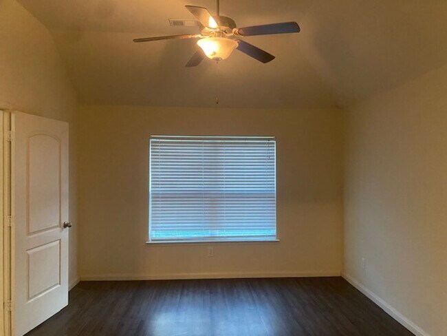 Building Photo - Awesome in Anna