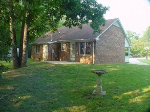 Building Photo - COMING SOON!!! Great 2 Bed 1 Bath in MEBAN...