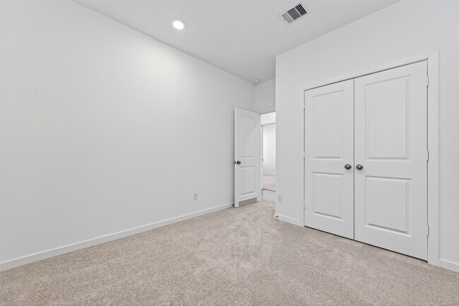 Building Photo - 27435 Sunterra Village Dr
