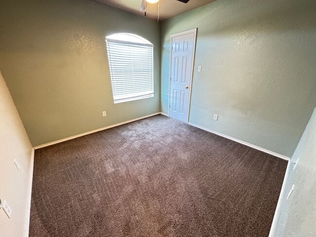 Building Photo - 5104 Bridle Dr