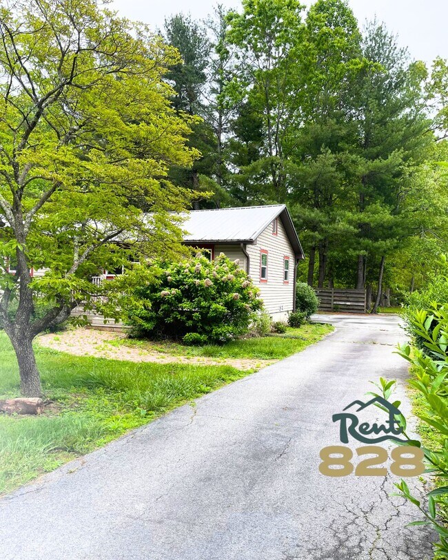 Building Photo - 726 Brookside Camp Rd