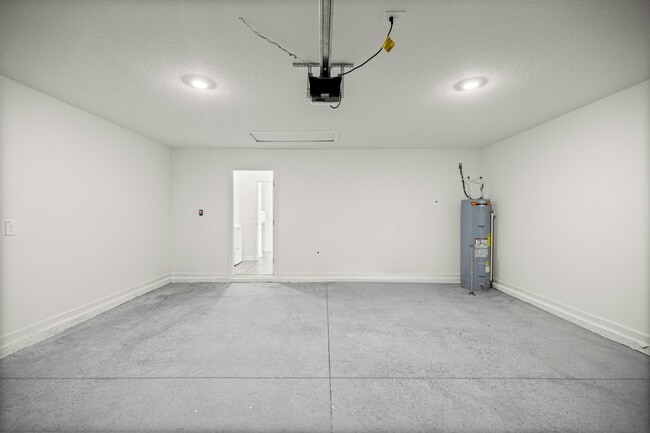 Building Photo - 3155 NE 38th St