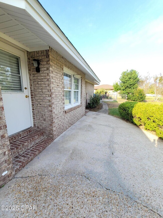 Building Photo - 2512 W 27th St