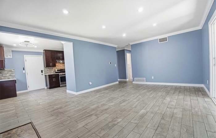 Building Photo - 10380 Hole Ave