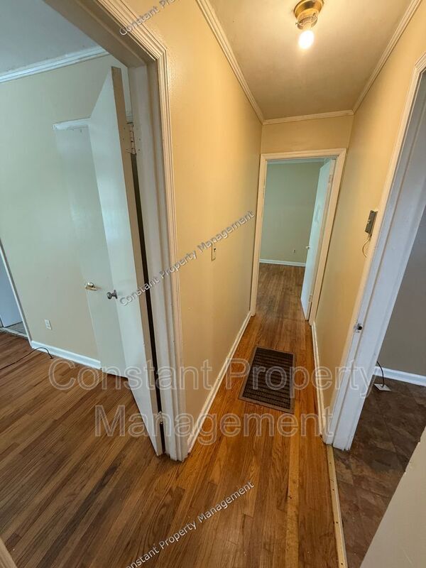 Building Photo - 3069 Somerset Dr