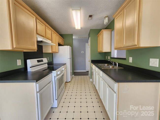 Building Photo - 4958 Astonshire Ln