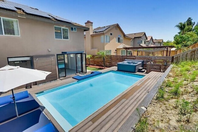 Building Photo - 561 Bayona Loop