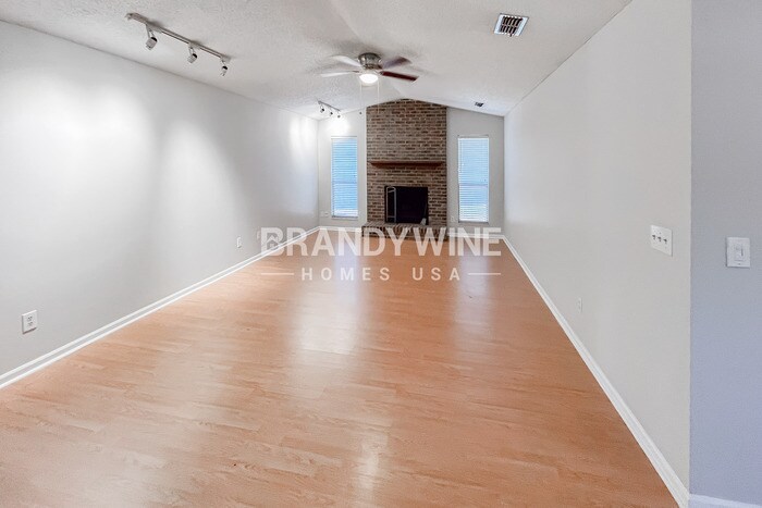 Building Photo - 14280 Falconhead Dr