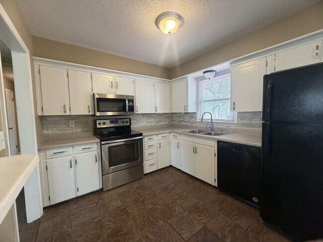 Building Photo - 5035 Overton Ave