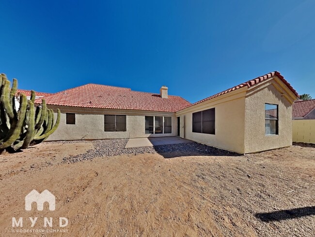 Building Photo - 634 N Quartz St