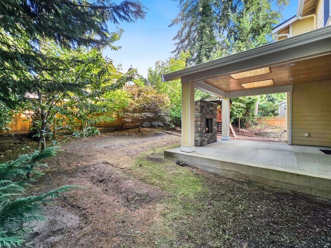 Building Photo - Modern 5-Bedroom Kirkland Home with Solar ...