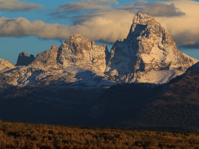 Building Photo - Modern 3-Bedroom Townhome in the Heart of ...