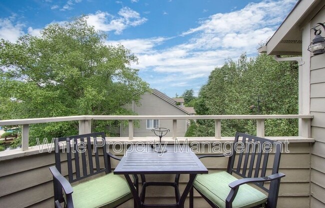 Building Photo - 2555 Stockbridge Dr