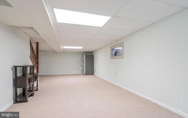 Building Photo - 2074 Yorktown S