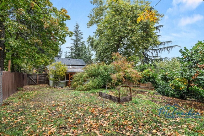 Building Photo - 698 Ashland St