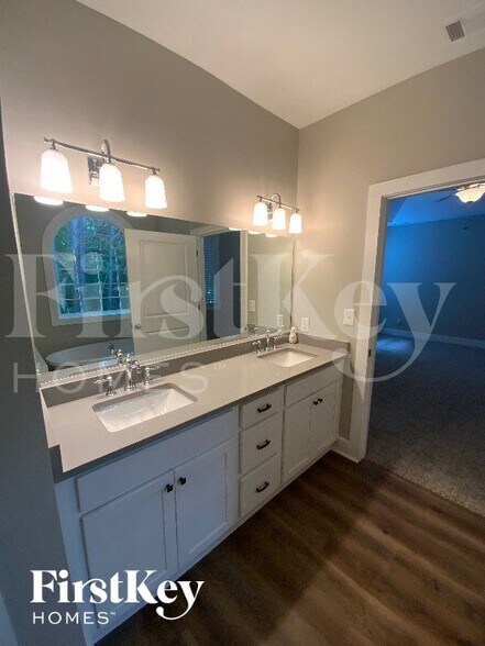 Building Photo - 3 Grier Ln