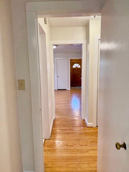 Building Photo - 4 Hillside Ave