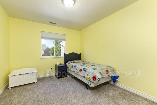 Building Photo - 176 N 570 E