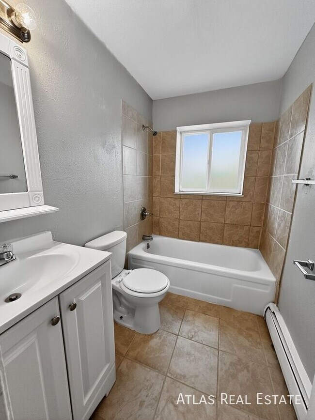 Building Photo - 2116 Friendship Pl