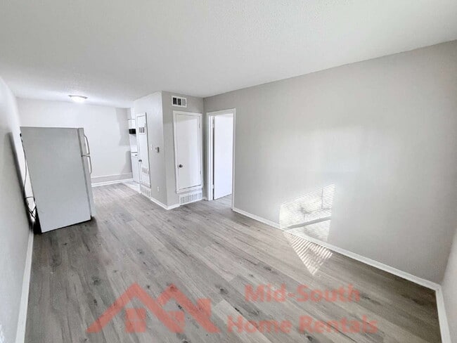 Building Photo - 139 N Claybrook St
