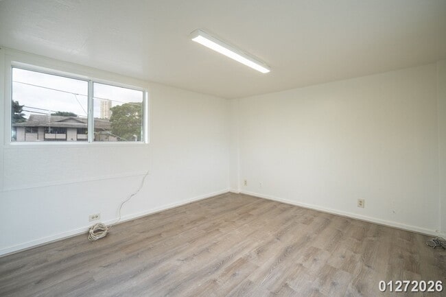 Building Photo - $2,200 /  2 Bed/ 1 Bath Spacious Duplex Centrally Located in Pearl City (Waiawa)