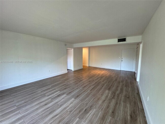 Building Photo - 8335 SW 72nd Ave