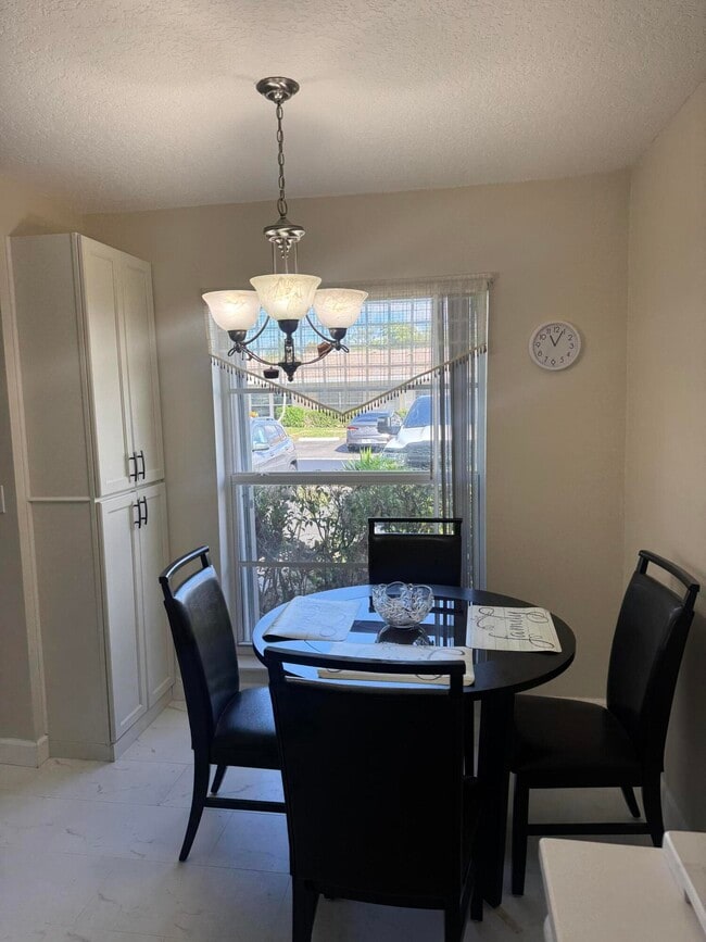 Building Photo - 8892 Bella Vista Dr