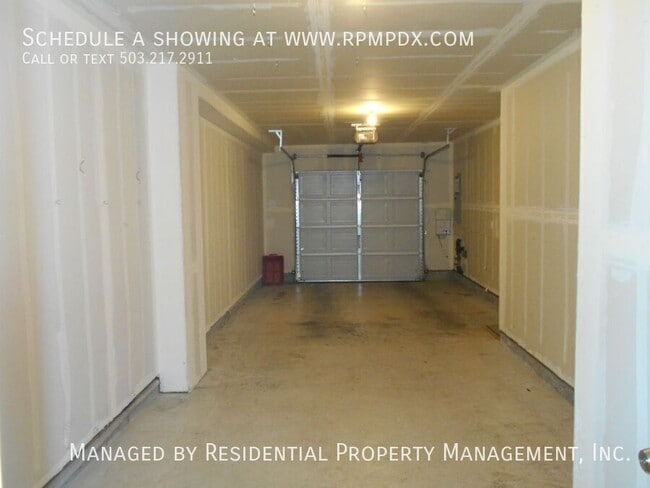 Building Photo - 2095 NE Sheffield Ave