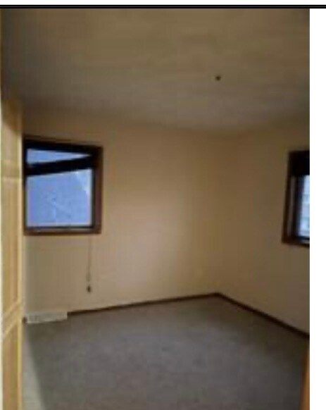 Building Photo - 364 Oak St