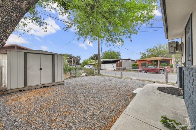 Building Photo - 19 Bell E Ave