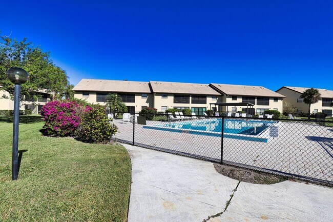 Building Photo - Seasonal Short-term 2-Bedroom 2-Bathroonm Condo located at Mission Lakes!